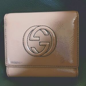 Patent leather Gucci wallet. Except scuffs on outside its basically new wallet